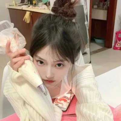 绿杨移作两家春